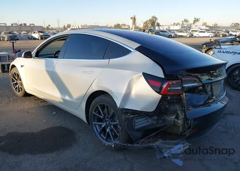 2018 Tesla Model 3 Long Range/Performance z USA, uszkodzony, nr VIN 5YJ3E1EB0JF144438